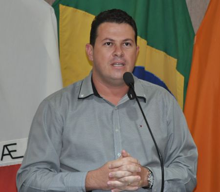 “Nós não deveríamos pagar pedágio na MG-050. Financiamos obras para outras cidades”, afirma vereador de Divinópolis